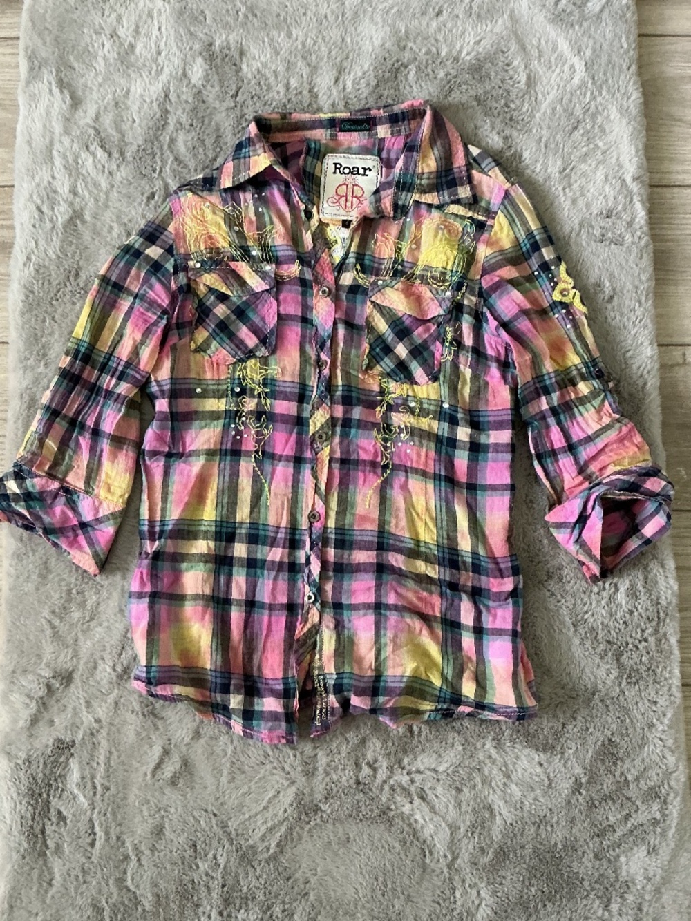Roar women’s shirt Size large